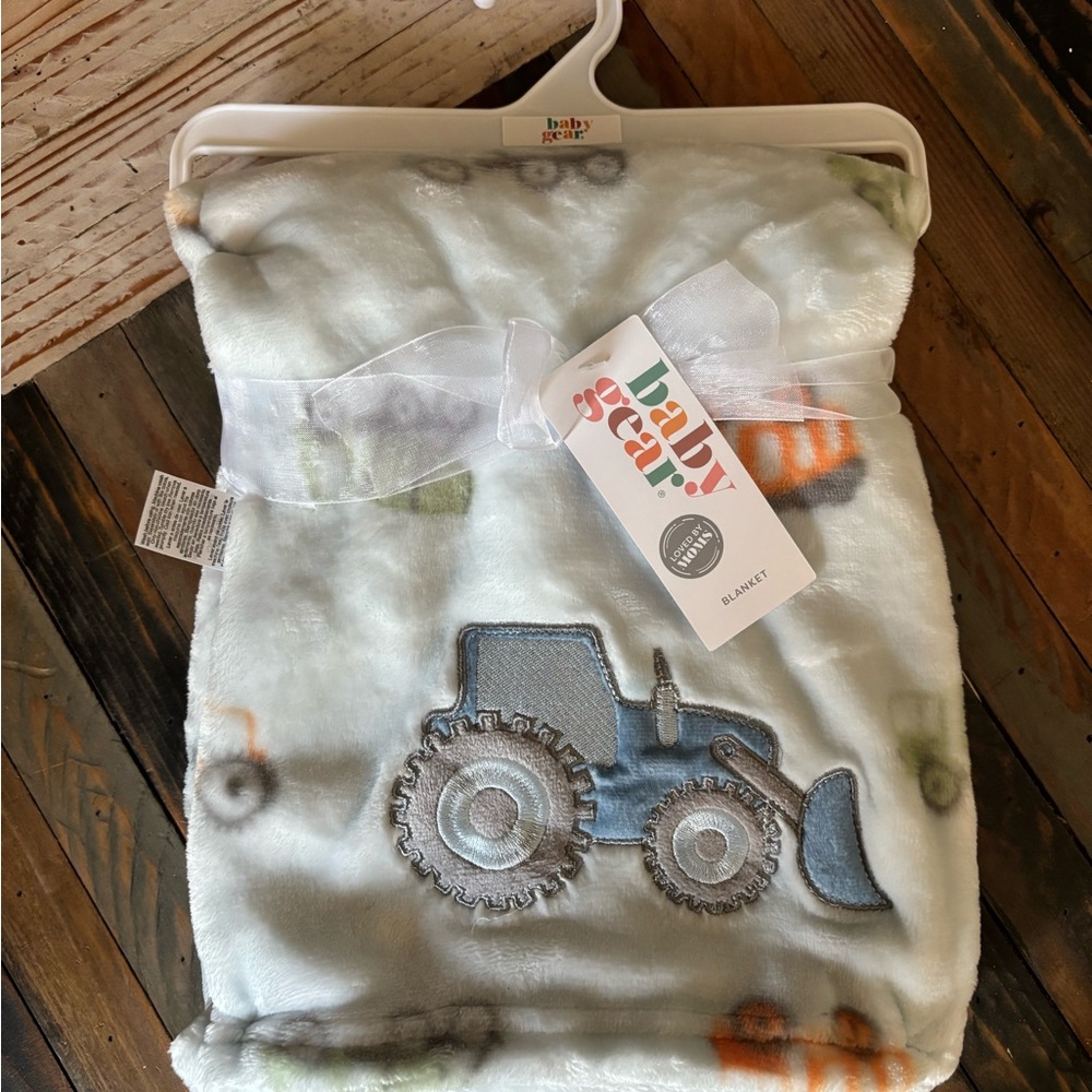 🔹Baby Gear Soft Tractor Blanket